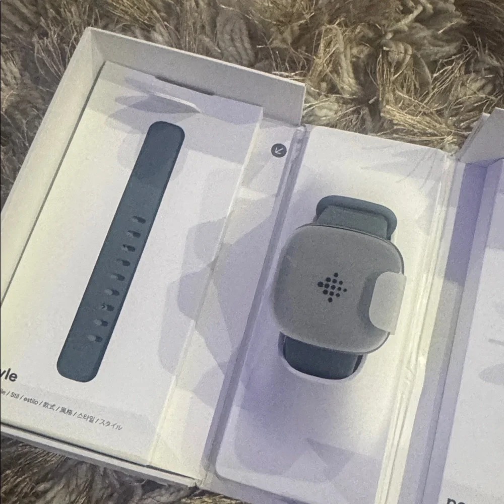 Smart Fitness Tracker with Blue Band New the Box Alittle damage